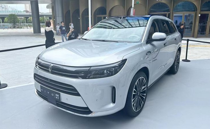 新款问界M7正式上市交付 售价24.98万起 