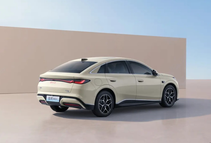 比亚迪海豹06EV登陆2025重庆车展上市，售价10.98万元起
