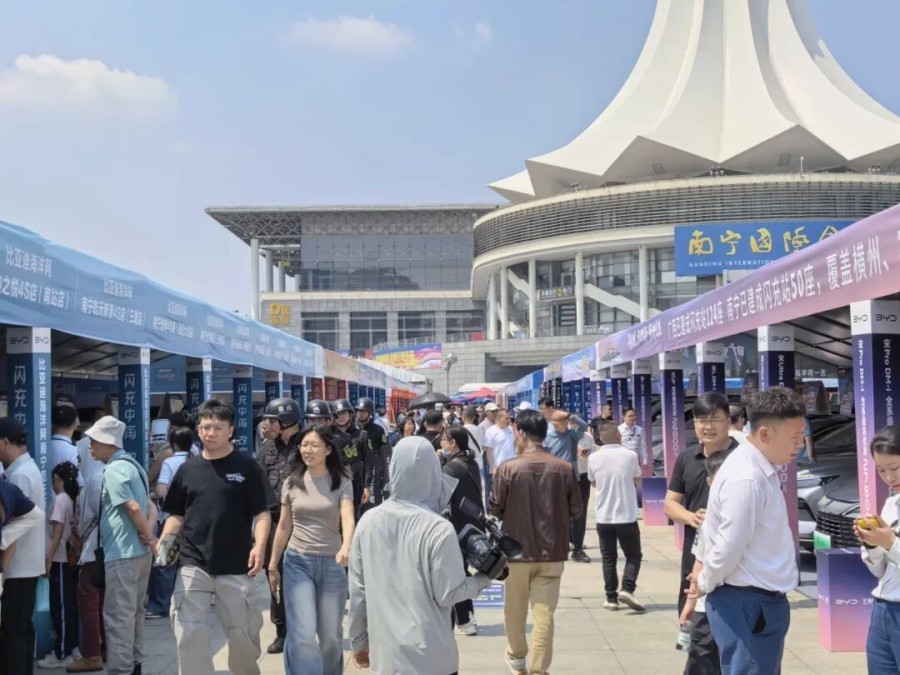 026南宁五一车展燃爆了 新车扎堆、补贴最高2.6万! 2026南宁五一车展燃爆了 新车扎堆、补贴最高2.6万!