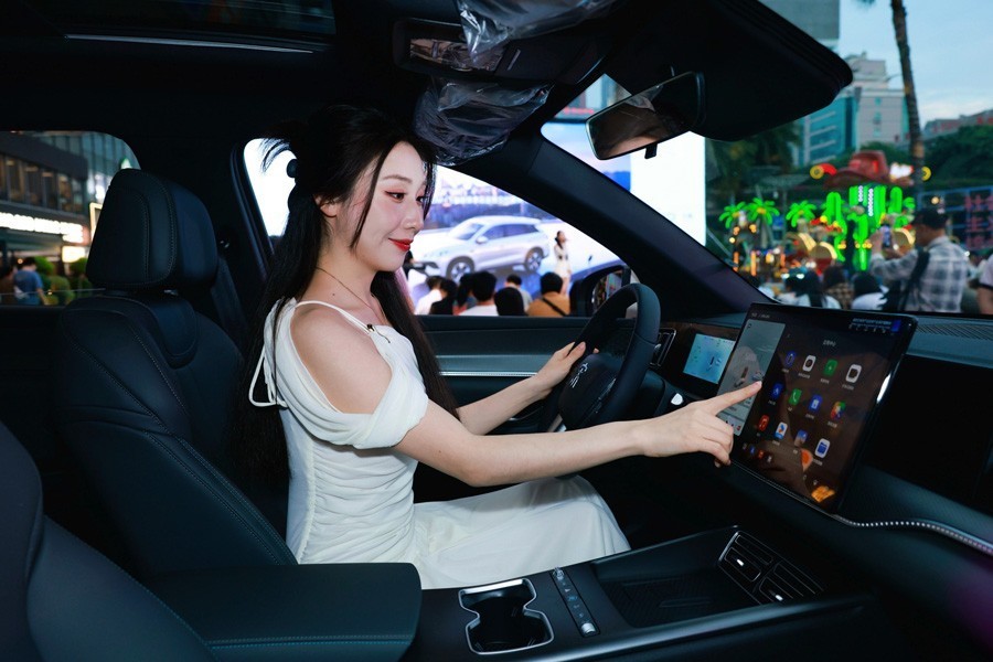 .99万起,2026款比亚迪宋Pro DM-i飞驰版 南宁上市交付 9.99万起,2026款比亚迪宋Pro DM-i飞驰版 南宁上市交付