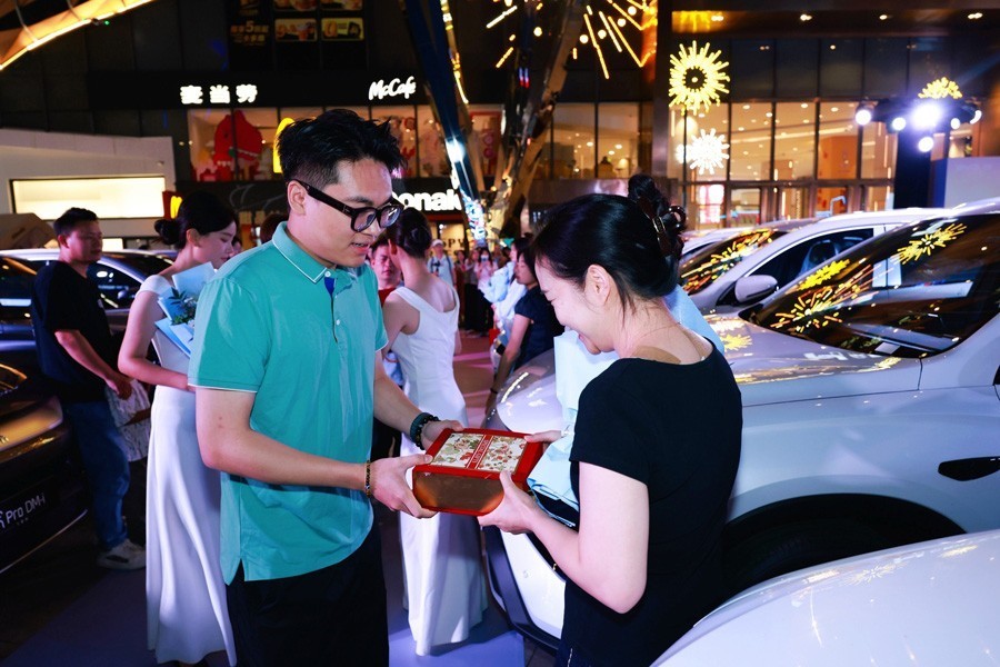 .99万起,2026款比亚迪宋Pro DM-i飞驰版 南宁上市交付 9.99万起,2026款比亚迪宋Pro DM-i飞驰版 南宁上市交付