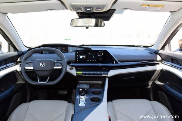 长安UNI-V 智电iDD上市 推出2款车型，售价14.49-15.99万元