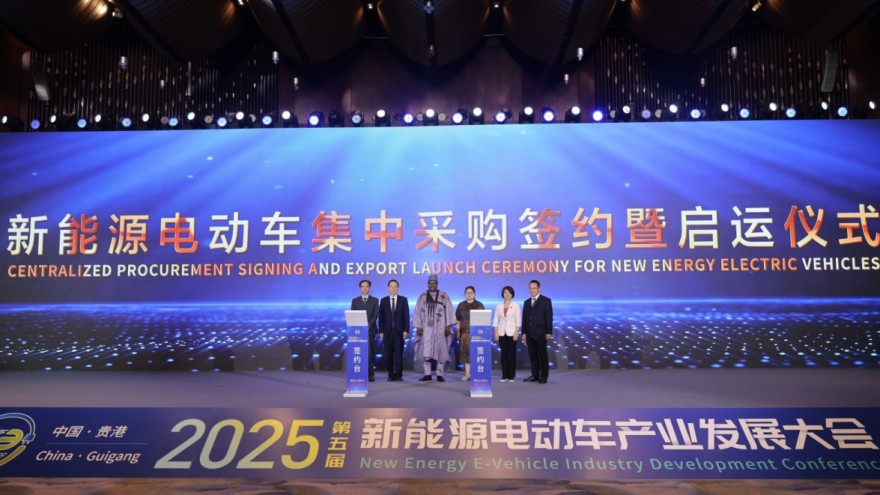 2025新能源电动车产业大会南宁启幕 剑指全球智造新高地