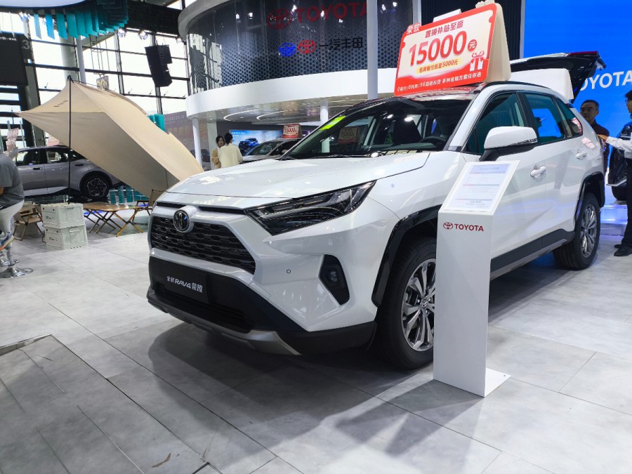 2024款RAV4荣放外观图