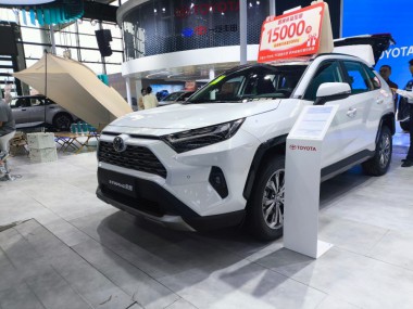 2024款RAV4荣放外观图