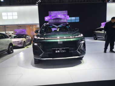 2024款吉利汽车银河星舰7 EM-i