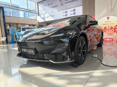 2025款深蓝SL03外观图