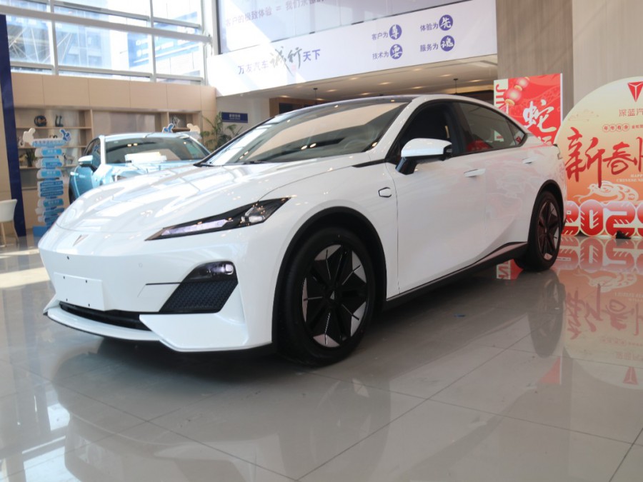 2025款深蓝SL03外观图