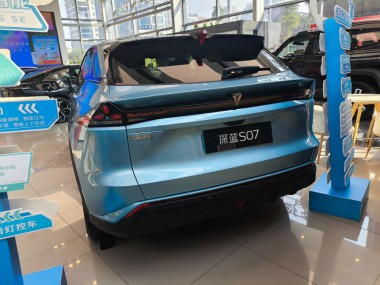 2024款深蓝S07外观图