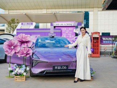 2025款 深蓝L06外观图 2025款深蓝L06外观图