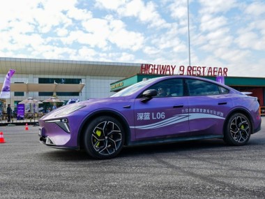 2025款 深蓝L06外观图 2025款深蓝L06外观图