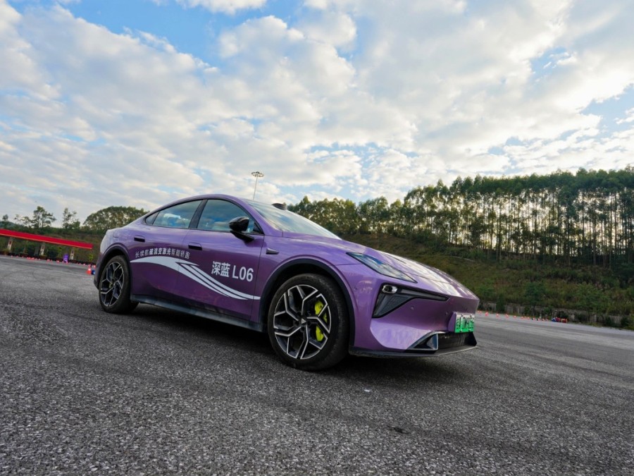 2025款深蓝L06外观图