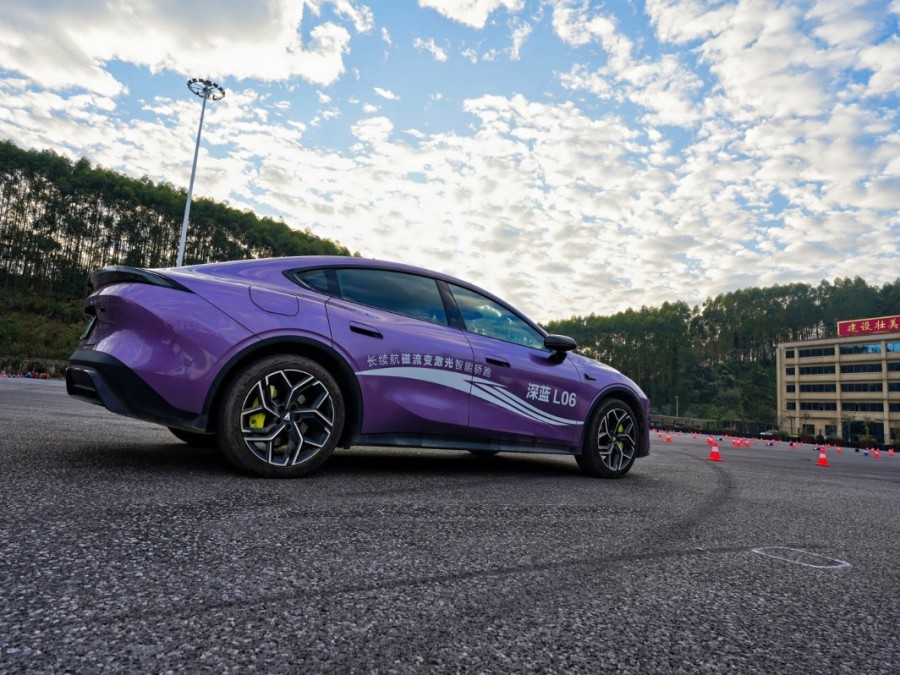 2025款深蓝L06外观图