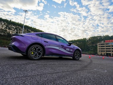 2025款 深蓝L06外观图 2025款深蓝L06外观图