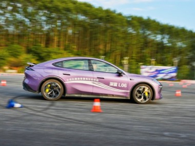 2025款 深蓝L06外观图 2025款深蓝L06外观图